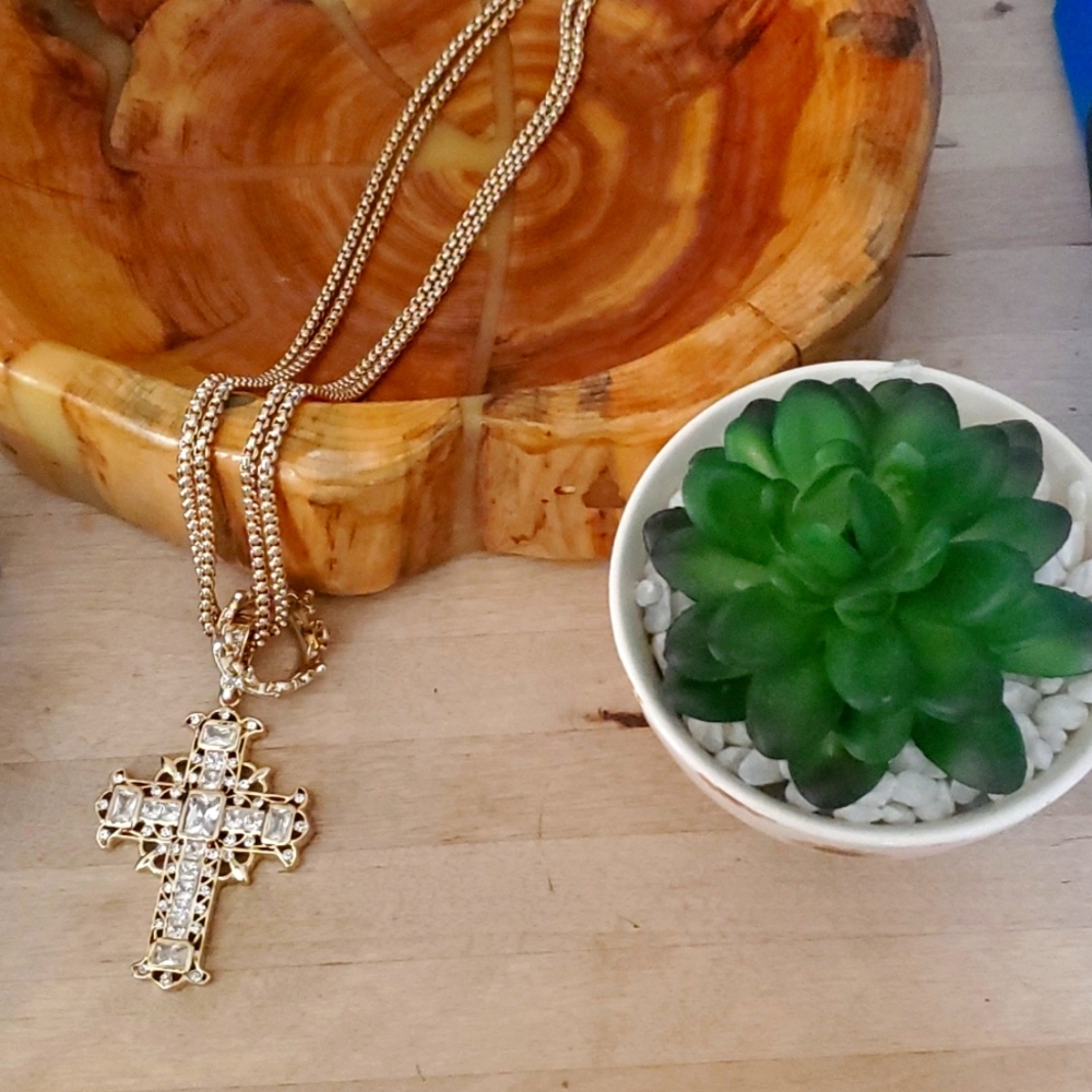 Real Collectibles Gold Tone Necklace